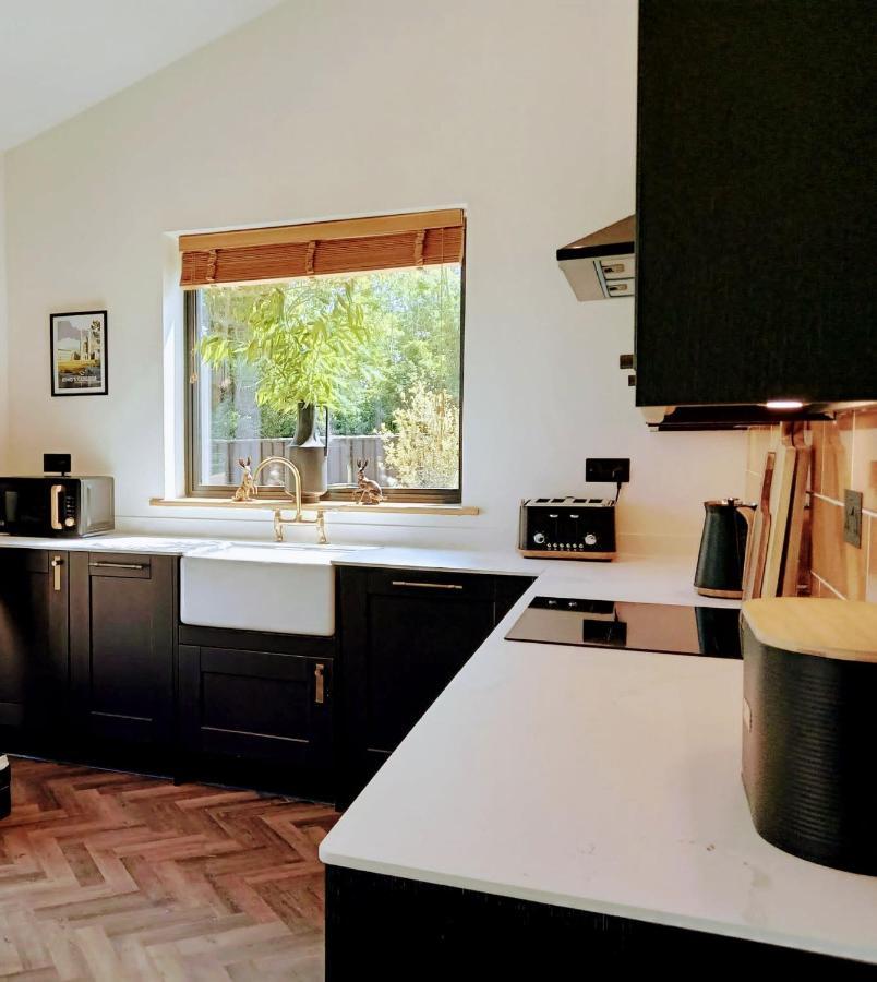 Finest Retreats - Blackbarn Wood Balsham ภายนอก รูปภาพ